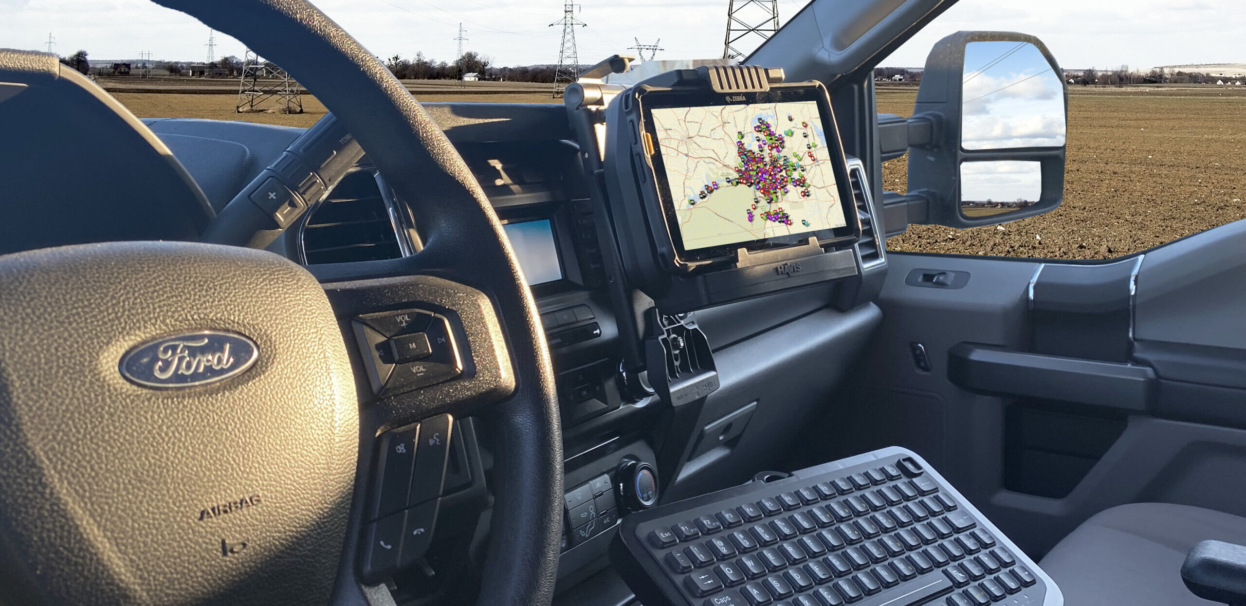 How Docking Stations Improve Efficiency for Field Workers
